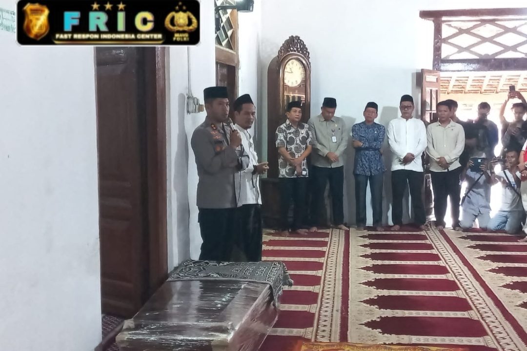 Polda Banten Dampingi Pemakaman Korban Kapal Aruphadatu 1 di Selat Sunda