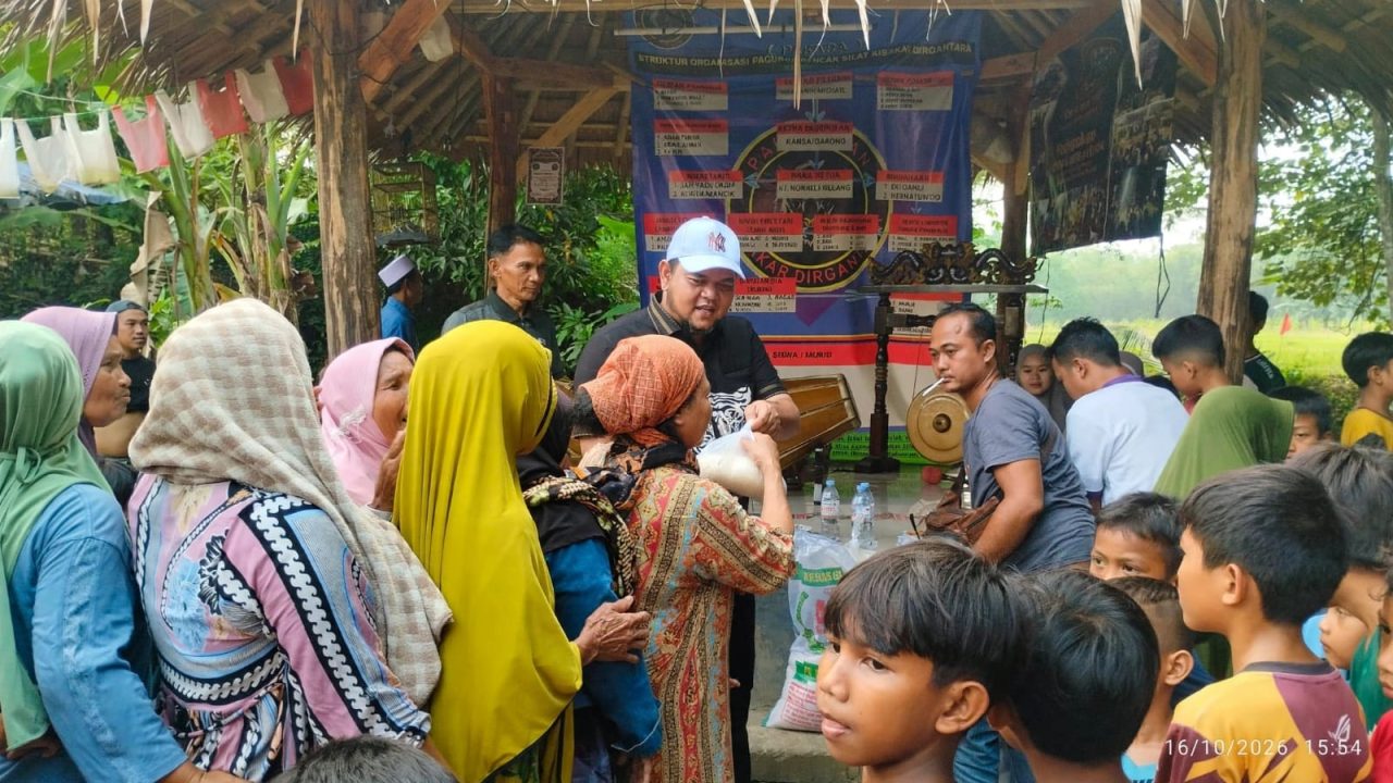 Reses Humanis di Desa Nameng, Regen Abdul Aris Duduk Lesehan Serap Aspirasi Warga Sambil Ngeliwet