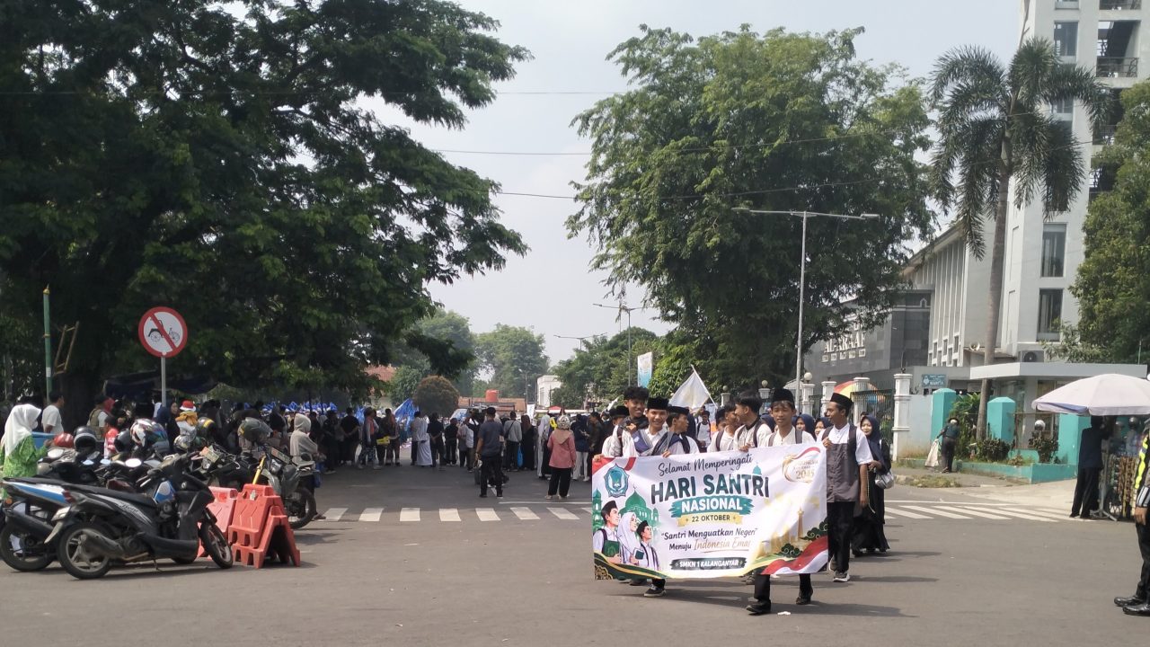 Ribuan Santri Padati Alun-Alun Rangkasbitung Peringati Hari Santri Nasional 2026